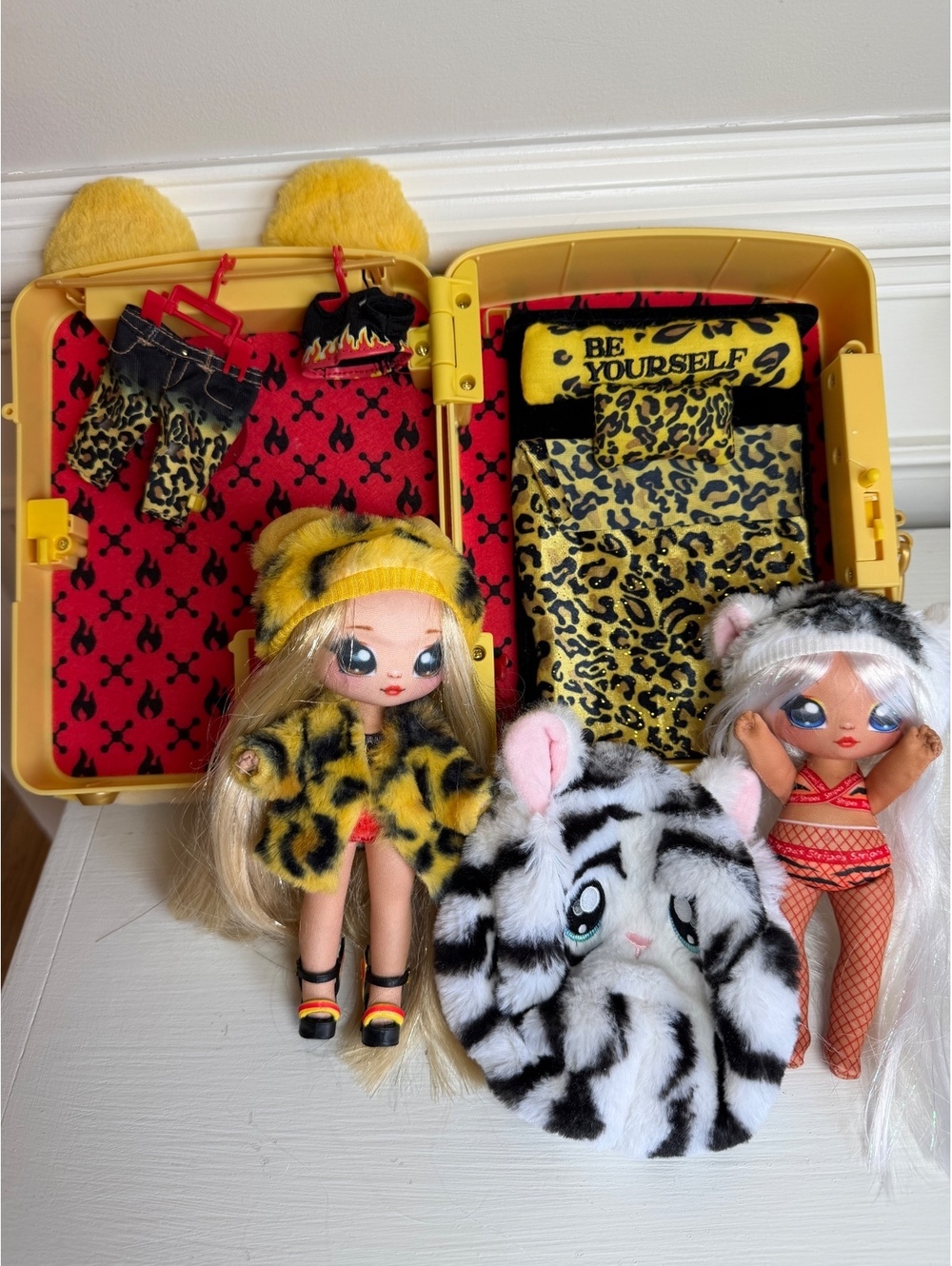 Na! Na! Na! Surprise 3-in-1 Backpack Bedroom Jennel Jaguar Playset & Extras - Picture 1 of 9